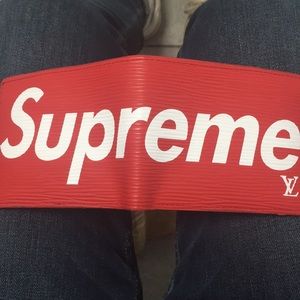 Supreme Louis Vuitton wallet